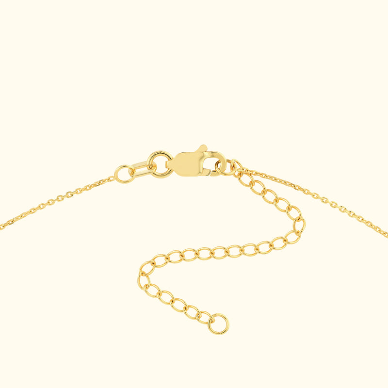 Gold chain with a clasp and adjustable length, showcasing delicate links.
