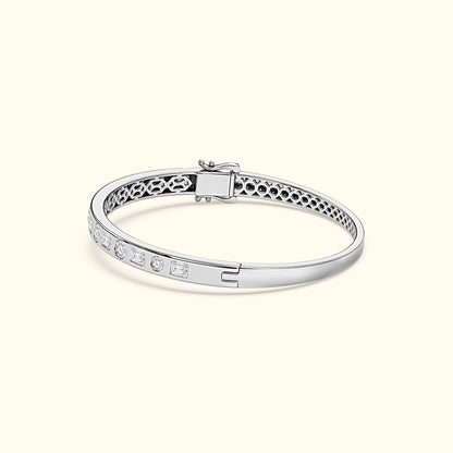 Bezel Set Emerald and Round Mixed Diamond Bracelet