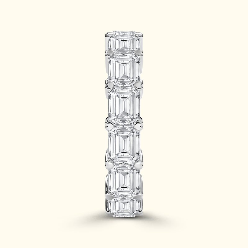 Clear emerald-cut diamond band with alternating stone sizes, elegantly arranged in a vertical line.