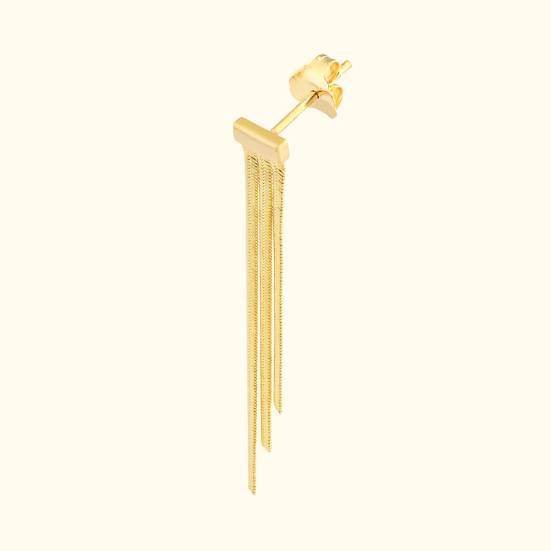Gold dangling earrings with three slender chain-like tassels.