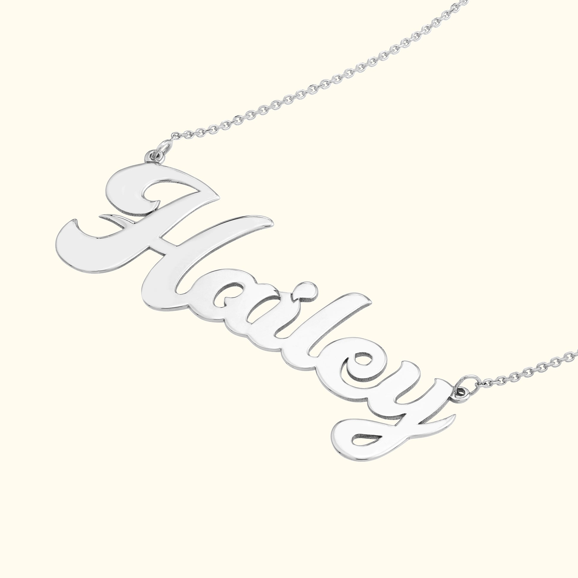 Stylish silver name necklace featuring the name "Hailey" in cursive.