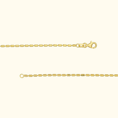 Thin gold chain with a lobster clasp, displaying an elegant and minimalist design.