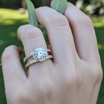 Goldie' Round Diamond Ring with Halo Design