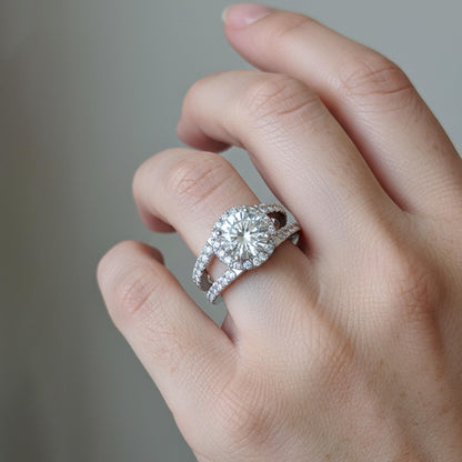 Goldie' Round Diamond Ring with Halo Design