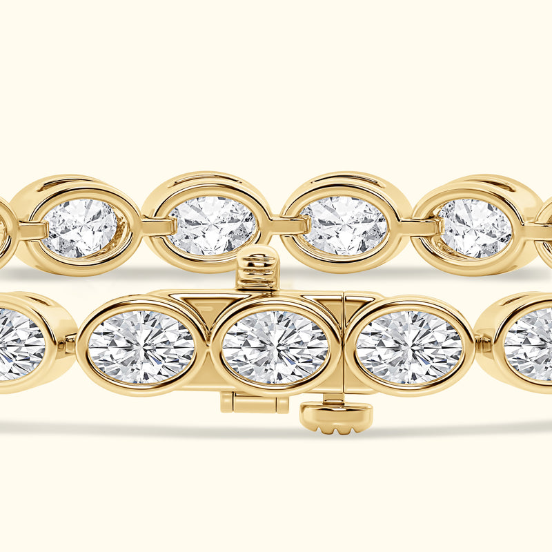 Gold bracelet featuring oval links with sparkling round diamonds.